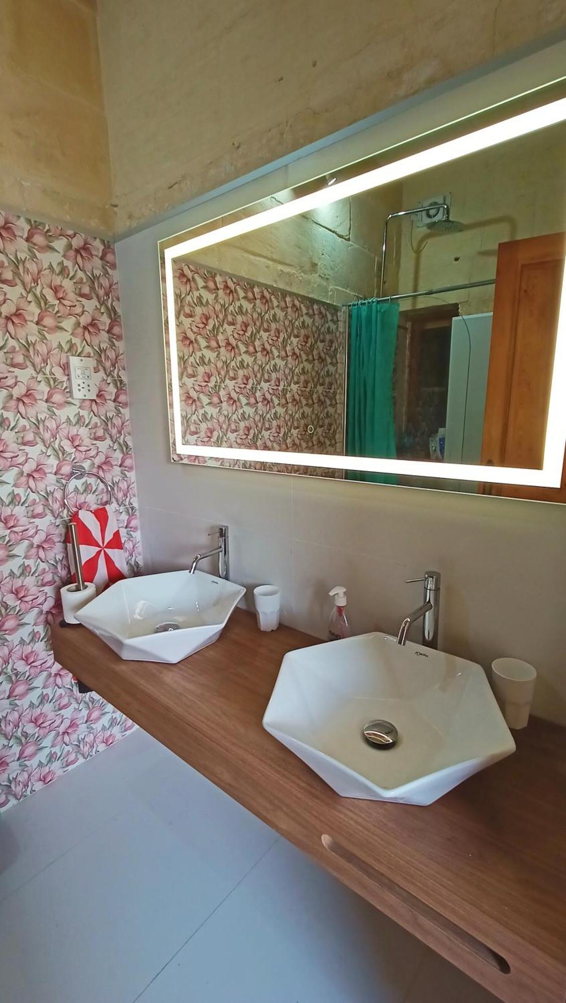 Arthome - Guest Rooms Għarb المظهر الخارجي الصورة